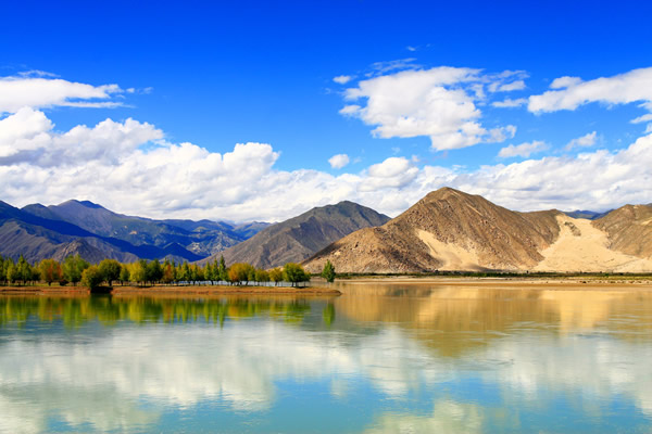 雅鲁藏布江大峡谷